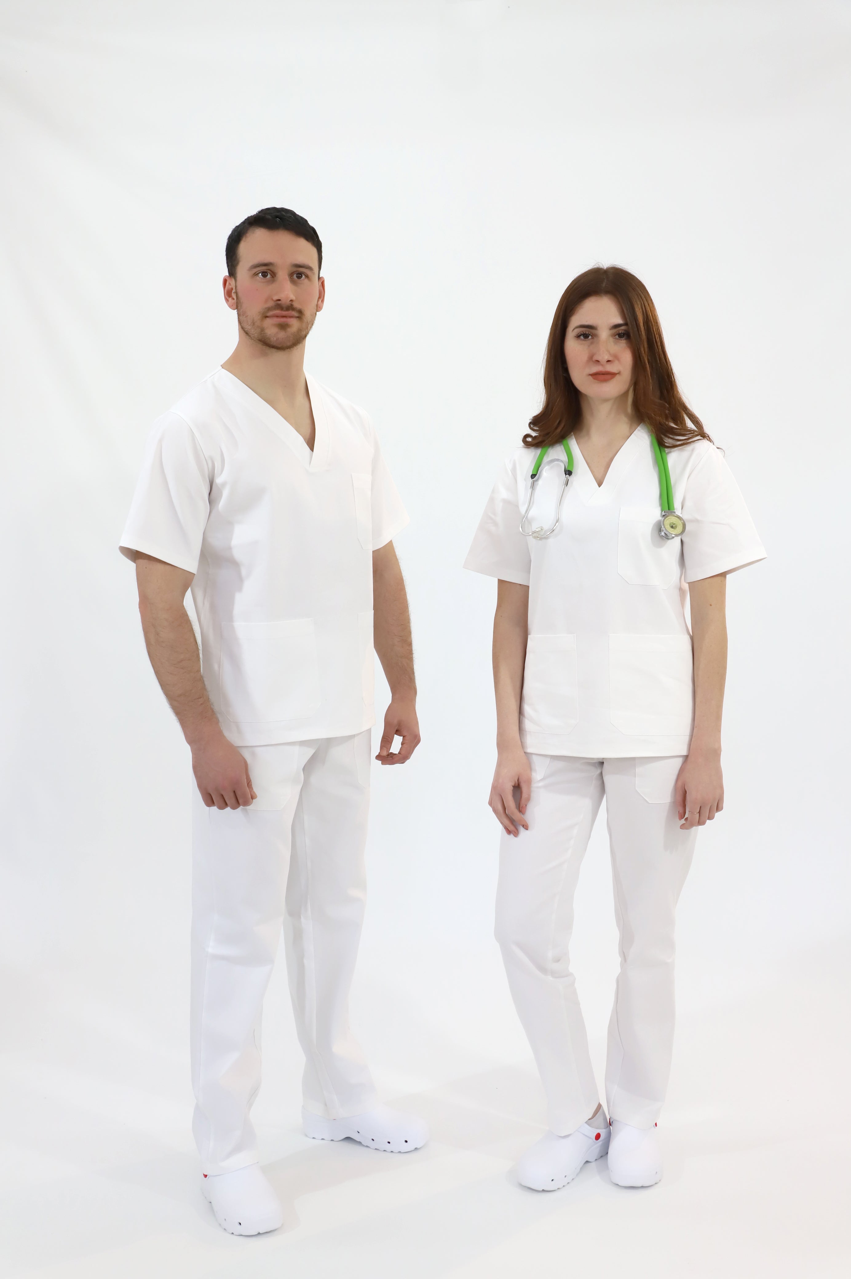 Divisa sanitaria uomo e donna, per infermieri, oss e medici colore bianco unisex